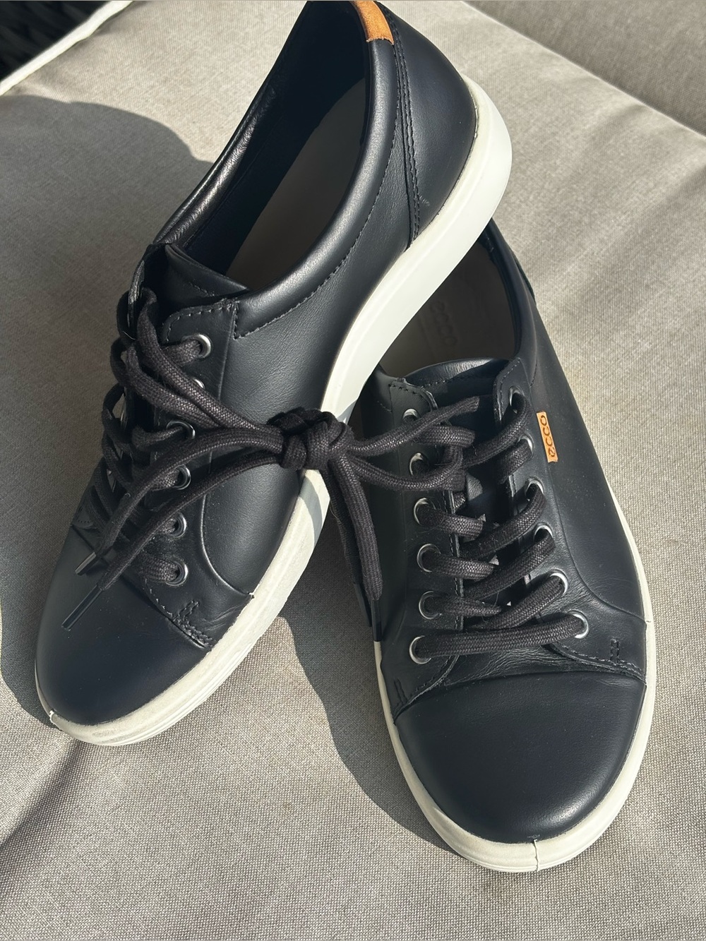 Unisex Black Leather Low-Top Sneakers - Casual Comfort size 39 NWOT